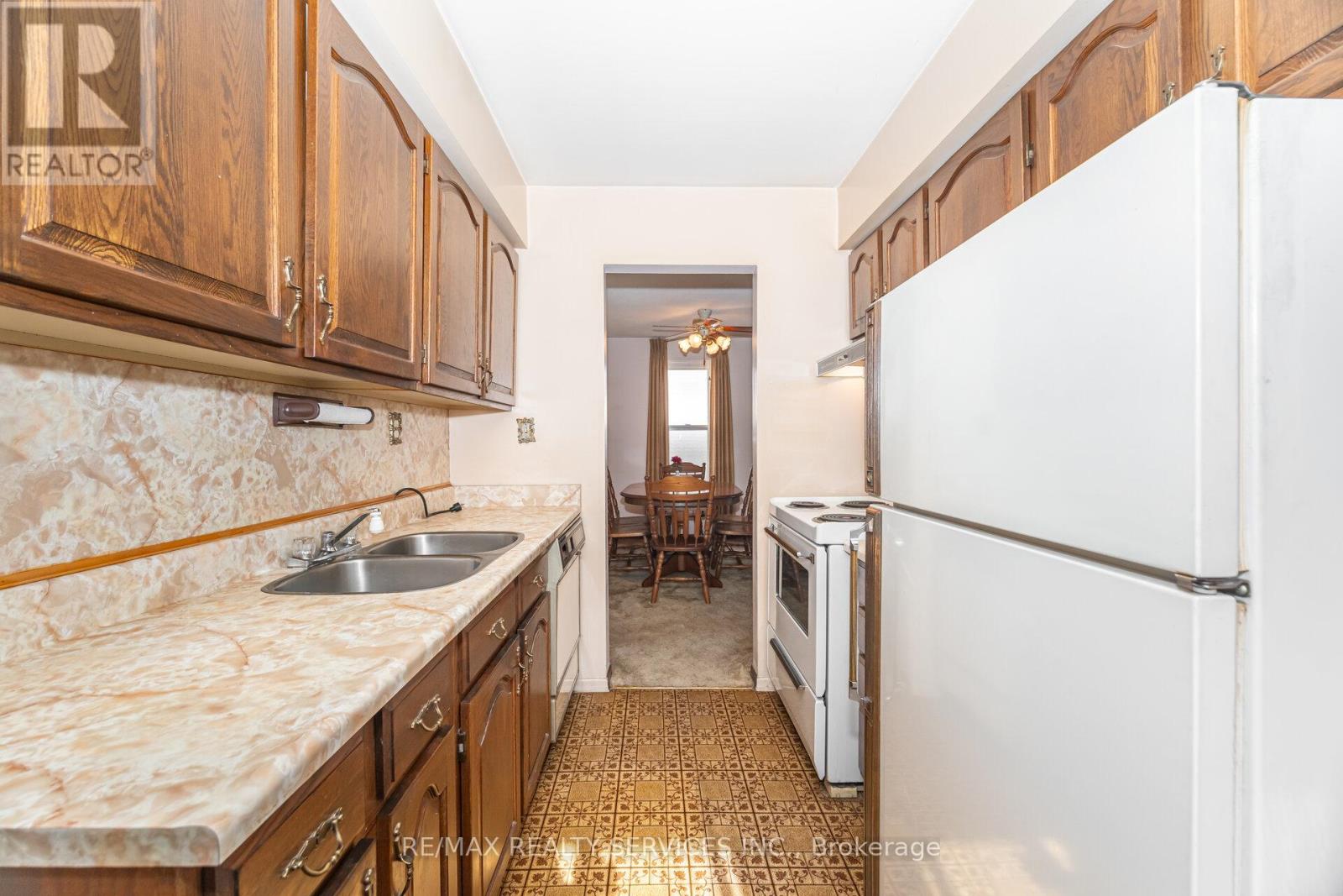 Photo 14 of 57 Esplanade Road, Brampton ON