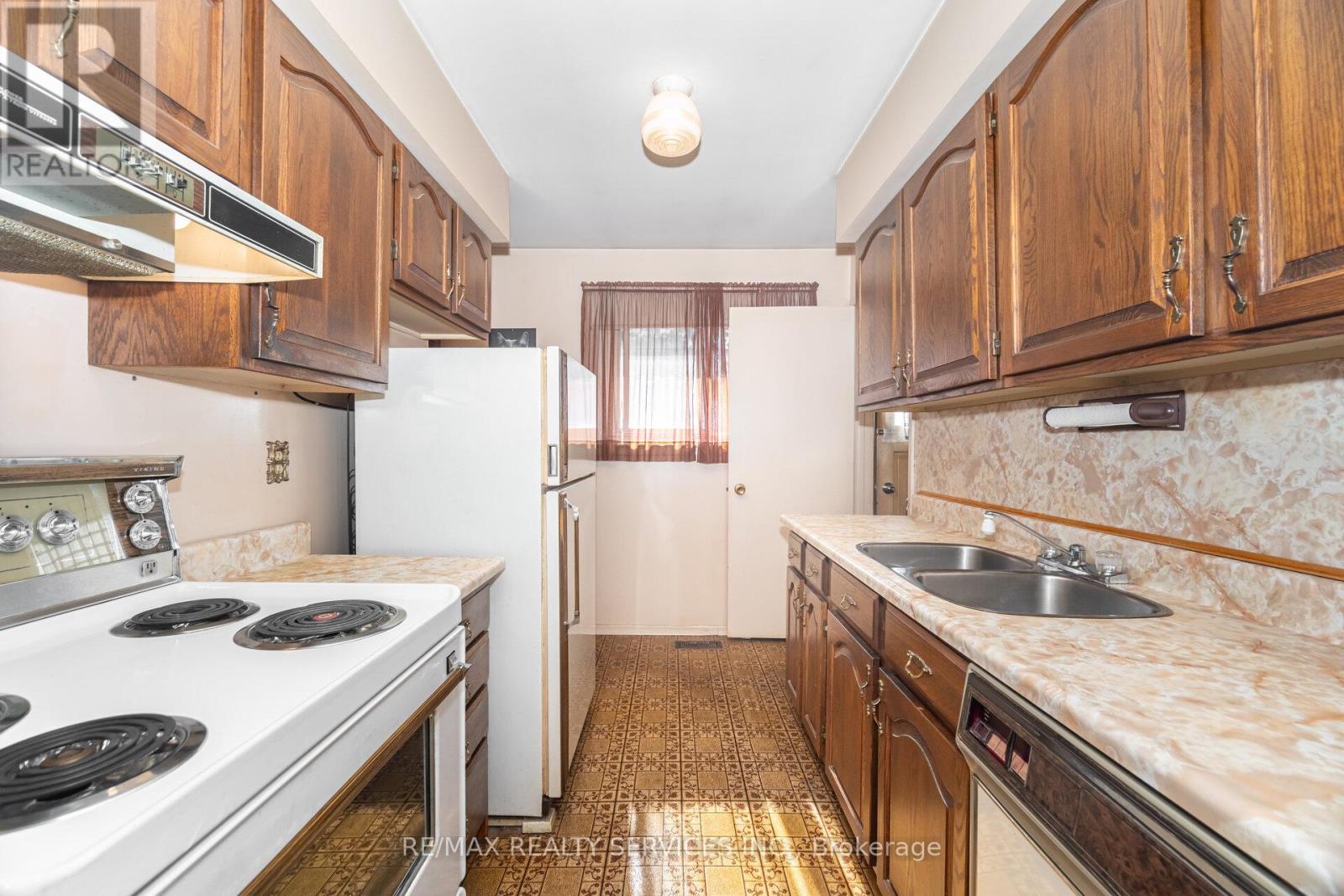 Photo 15 of 57 Esplanade Road, Brampton ON