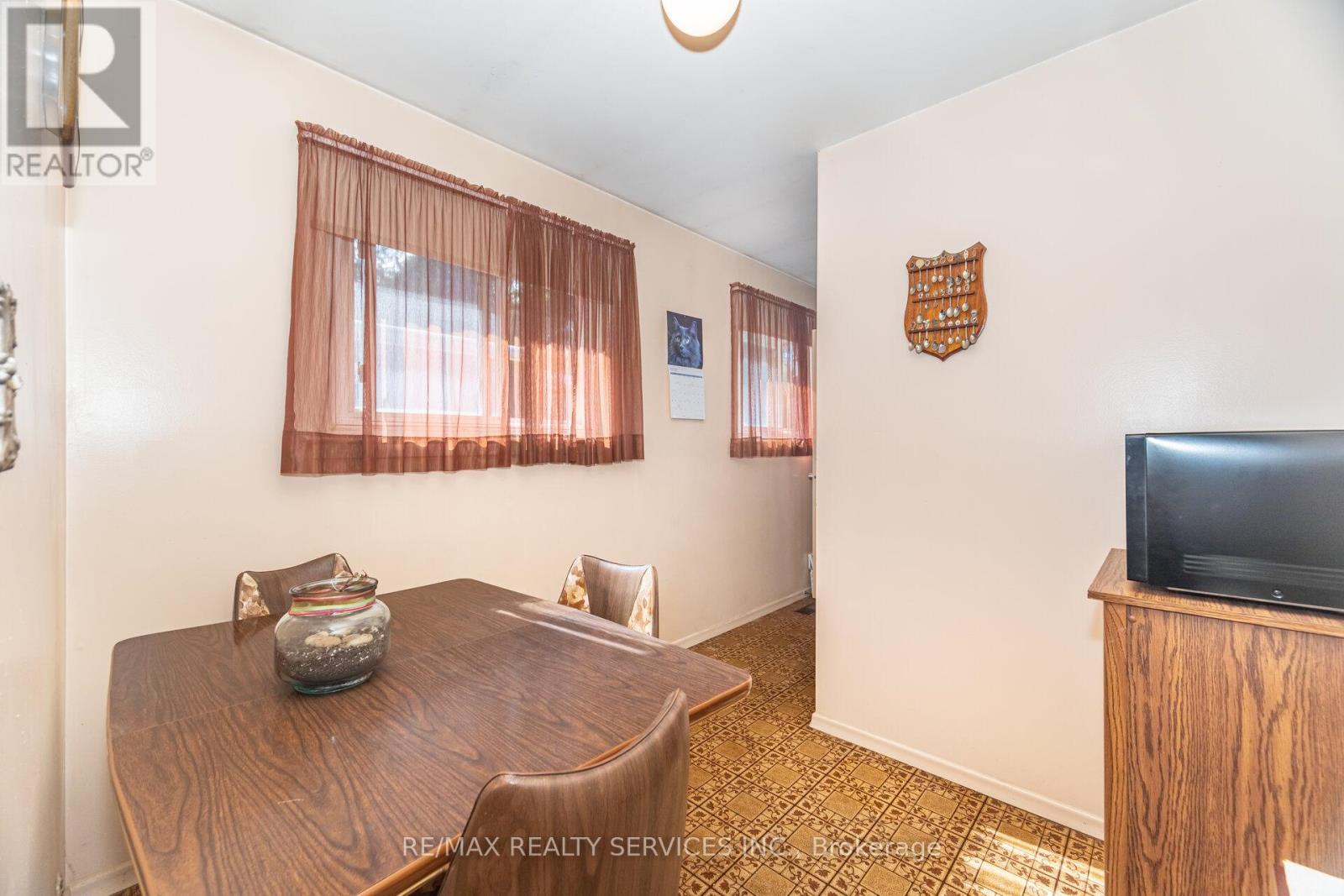 Photo 17 of 57 Esplanade Road, Brampton ON