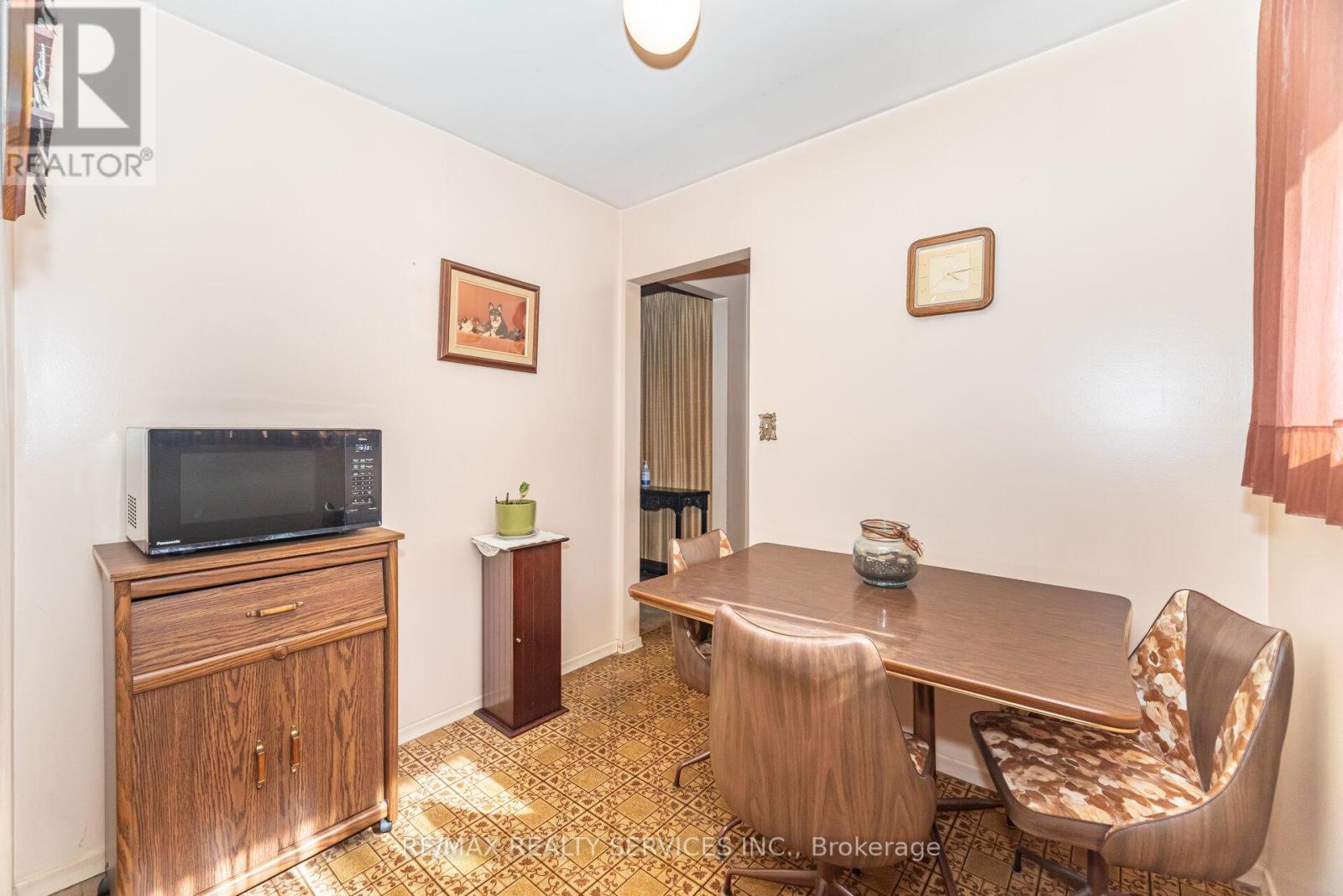 Photo 18 of 57 Esplanade Road, Brampton ON