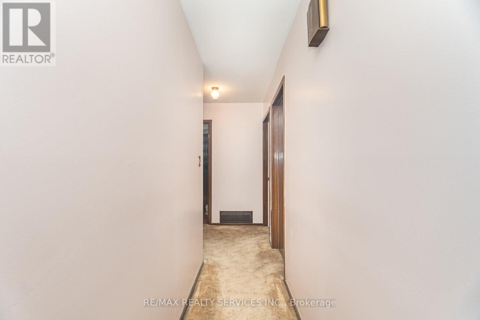 Photo 19 of 57 Esplanade Road, Brampton ON