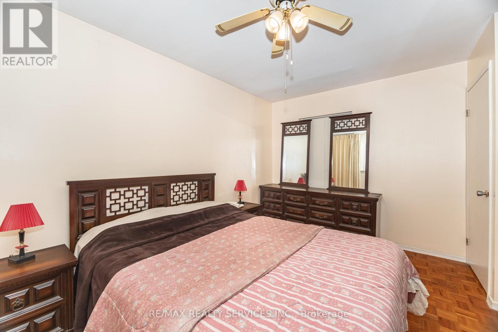 Photo 23 of 57 Esplanade Road, Brampton ON