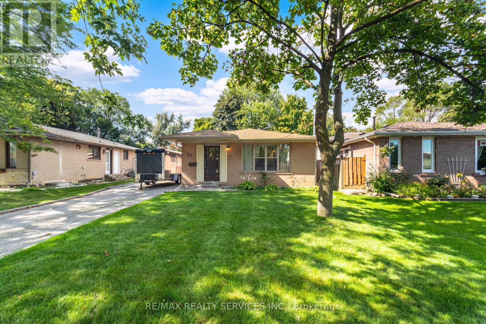 Photo 3 of 57 Esplanade Road, Brampton ON