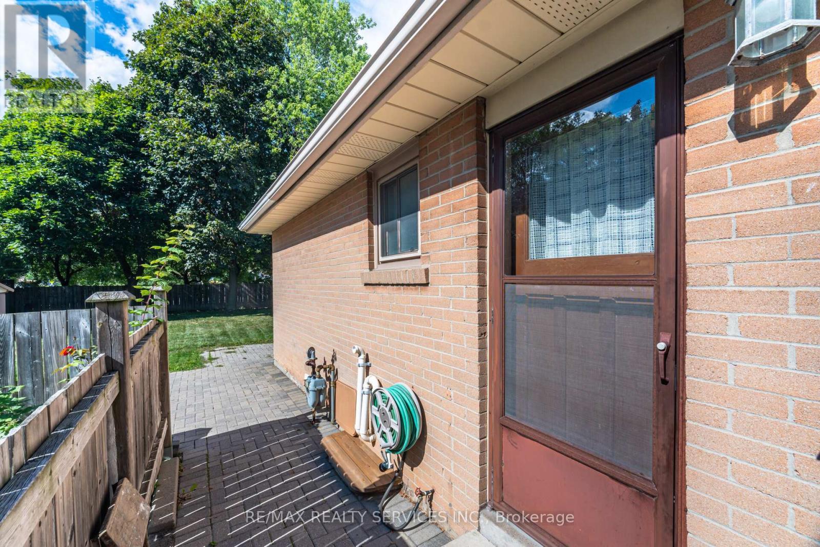 Photo 41 of 57 Esplanade Road, Brampton ON