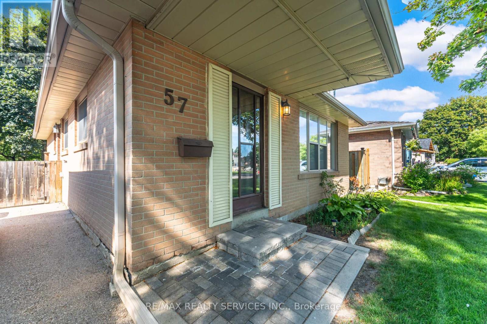 Photo 7 of 57 Esplanade Road, Brampton ON