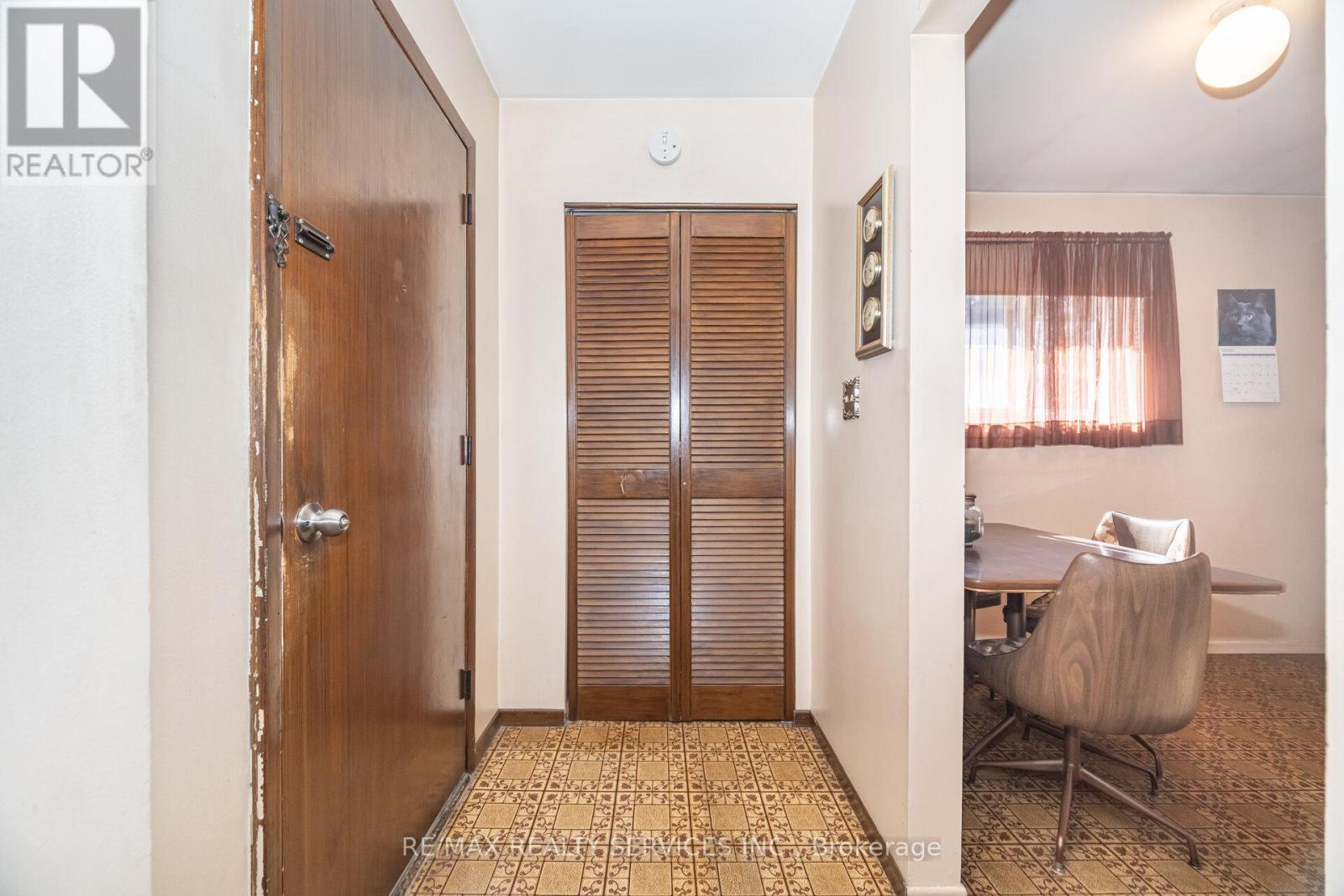Photo 8 of 57 Esplanade Road, Brampton ON