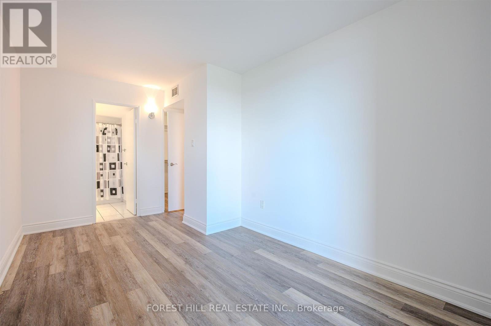 Photo 15 of 1102 2045 Lake Shore Boulevard W, Toronto ON