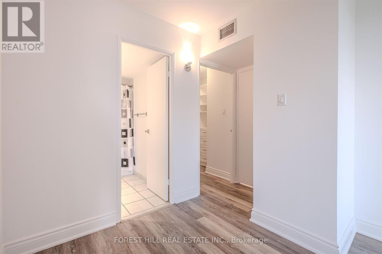 Photo 16 of 1102 2045 Lake Shore Boulevard W, Toronto ON