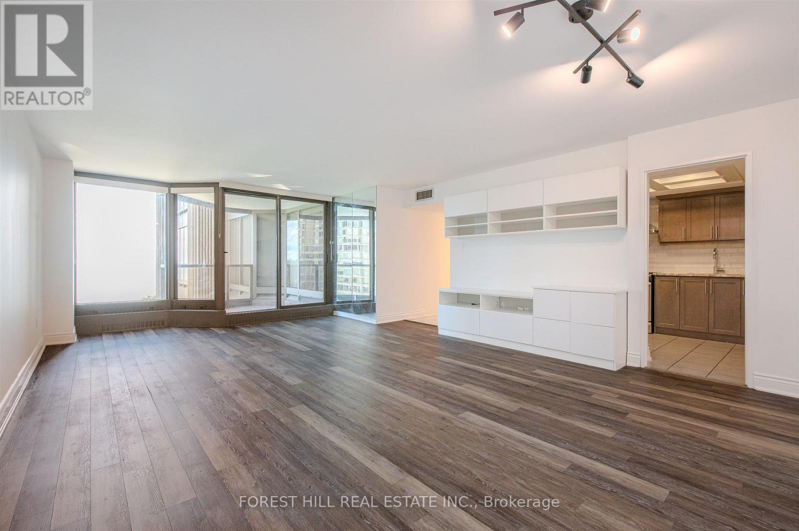 Photo 5 of 1102 2045 Lake Shore Boulevard W, Toronto ON