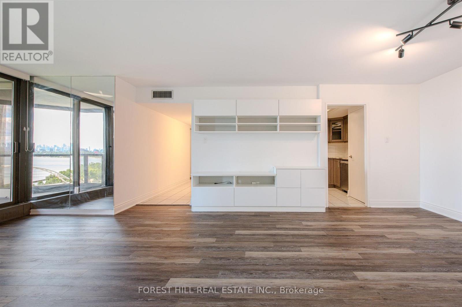 Photo 6 of 1102 2045 Lake Shore Boulevard W, Toronto ON