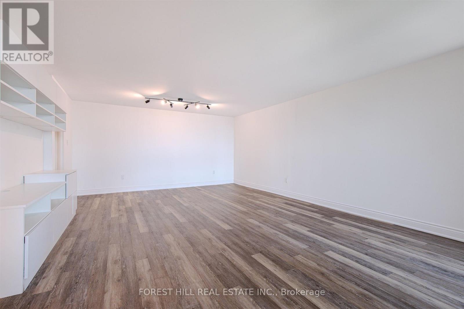 Photo 8 of 1102 2045 Lake Shore Boulevard W, Toronto ON