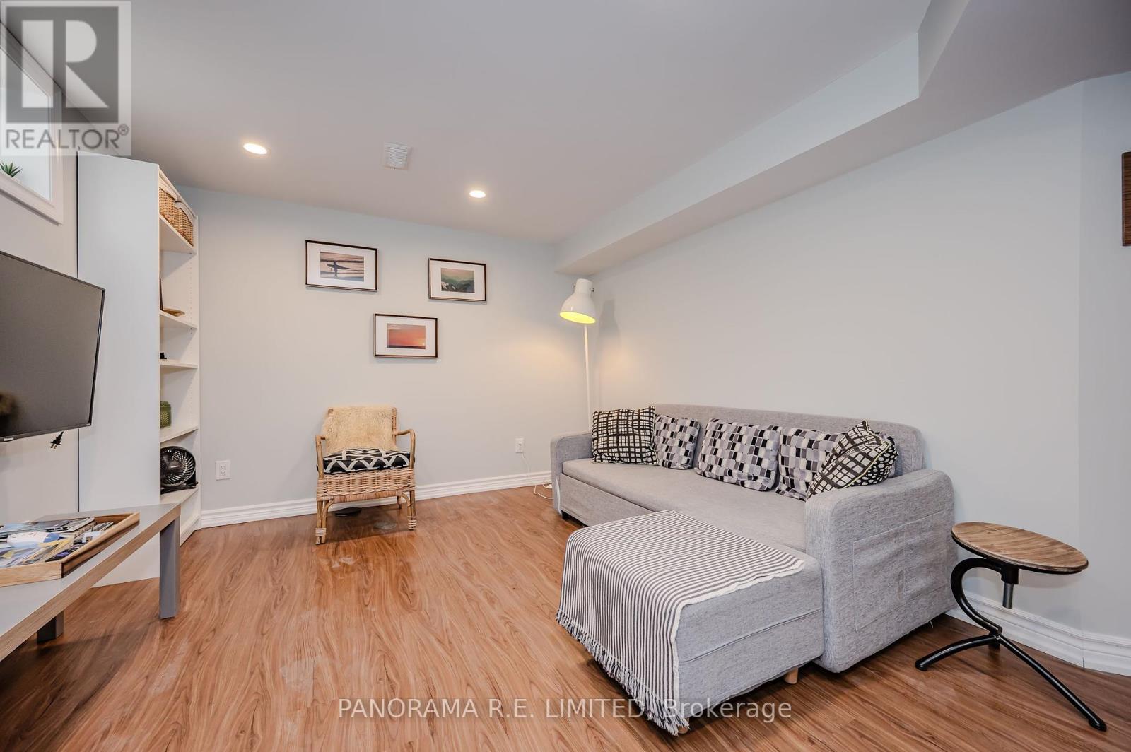 Photo 2 of 1 12 Arkley Crescent, Toronto ON
