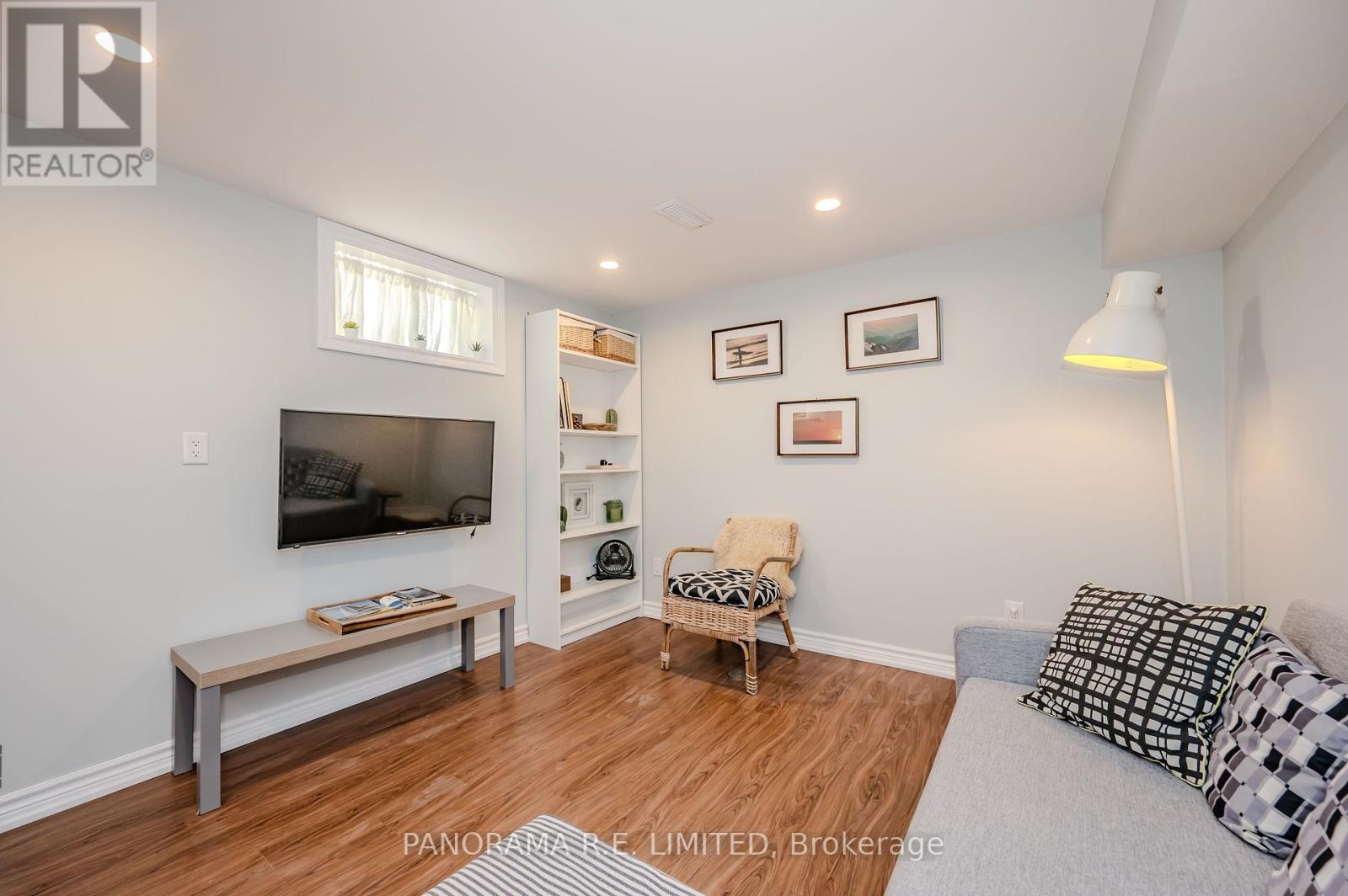 Photo 3 of 1 12 Arkley Crescent, Toronto ON