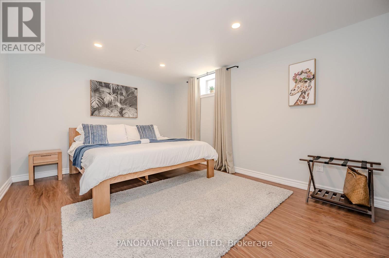 Photo 4 of 1 12 Arkley Crescent, Toronto ON