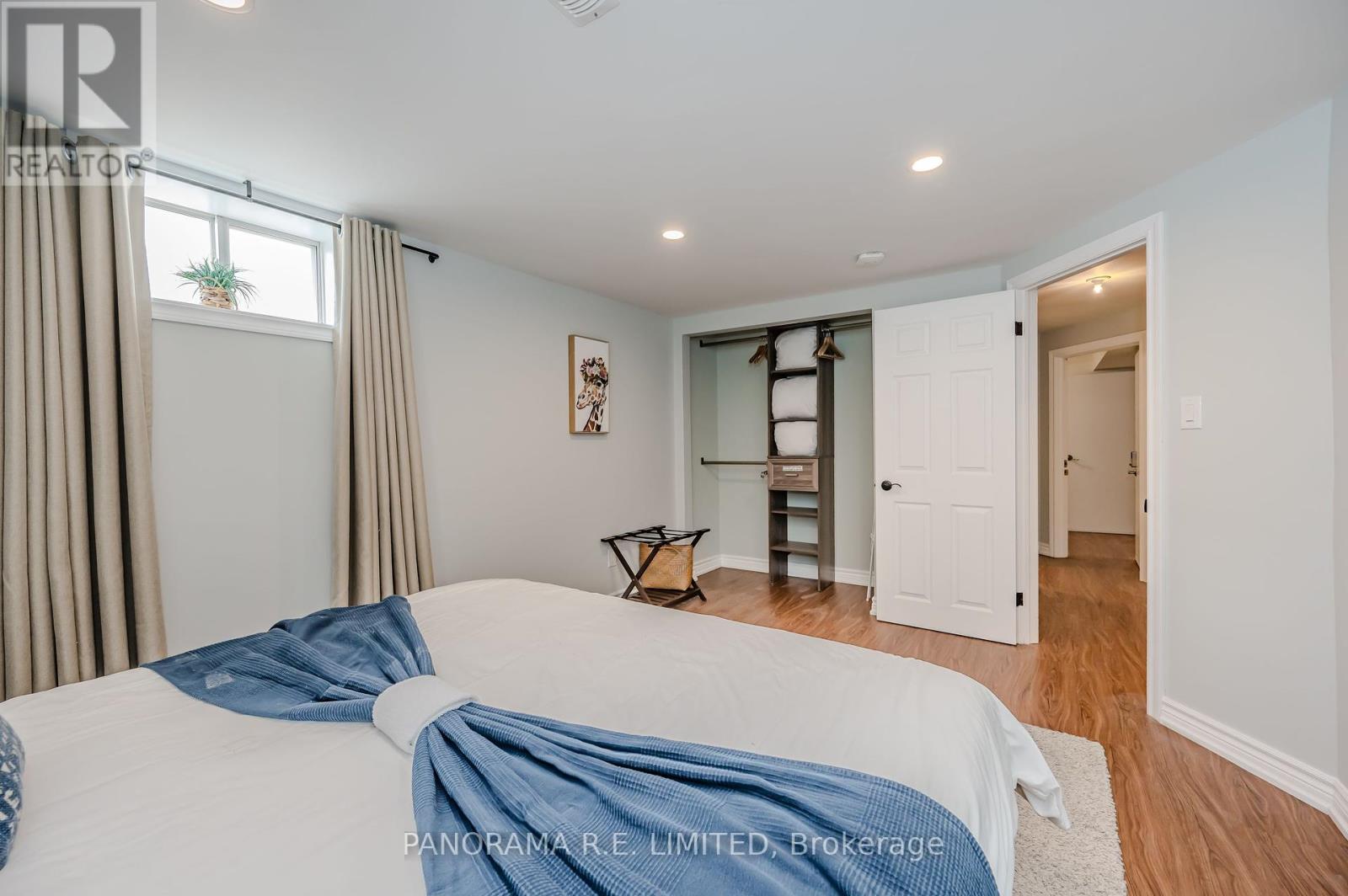 Photo 5 of 1 12 Arkley Crescent, Toronto ON