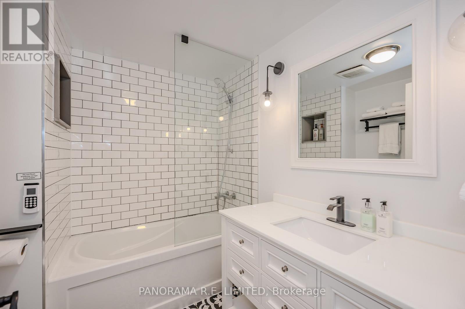 Photo 6 of 1 12 Arkley Crescent, Toronto ON