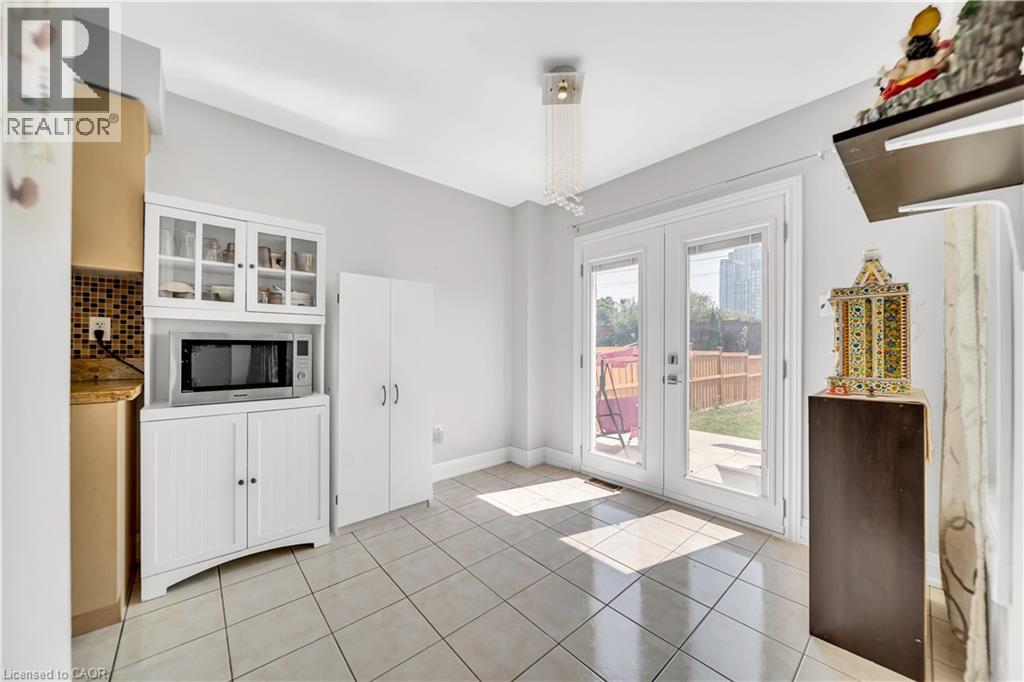 Photo 14 of 562 Orange Walk Crescent, Mississauga ON