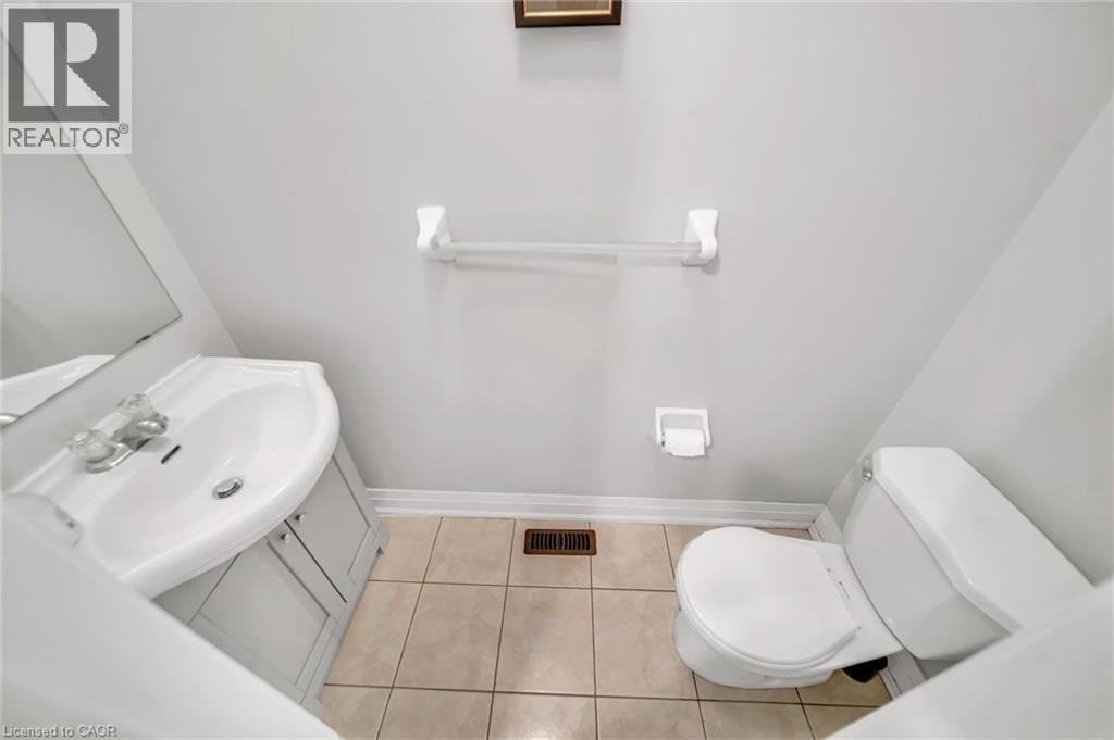 Photo 15 of 562 Orange Walk Crescent, Mississauga ON