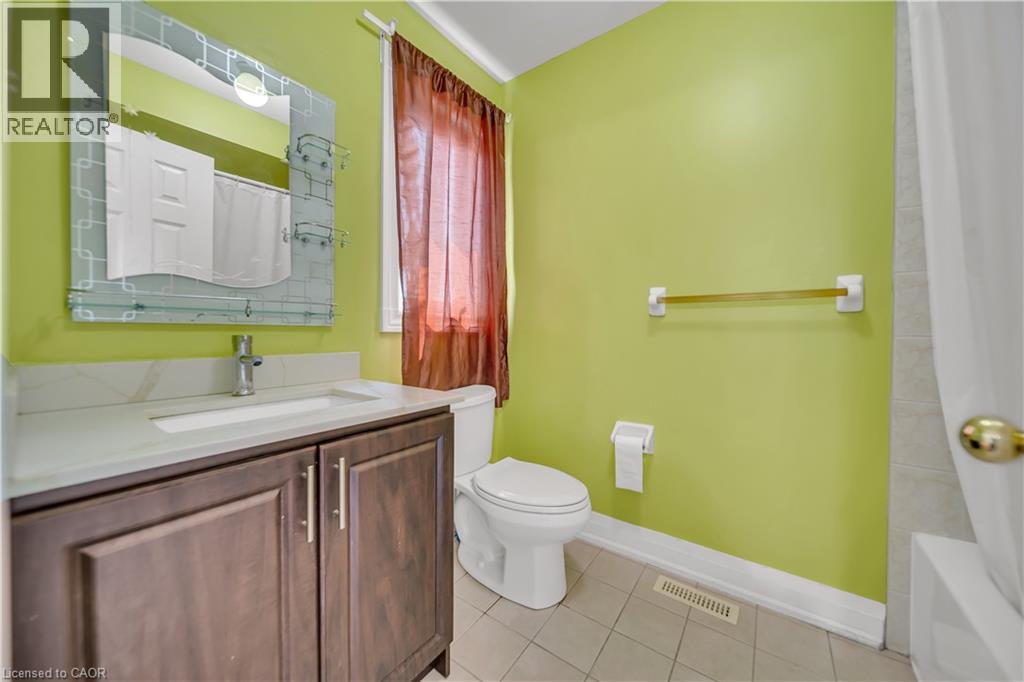 Photo 19 of 562 Orange Walk Crescent, Mississauga ON