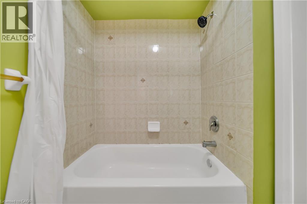 Photo 20 of 562 Orange Walk Crescent, Mississauga ON