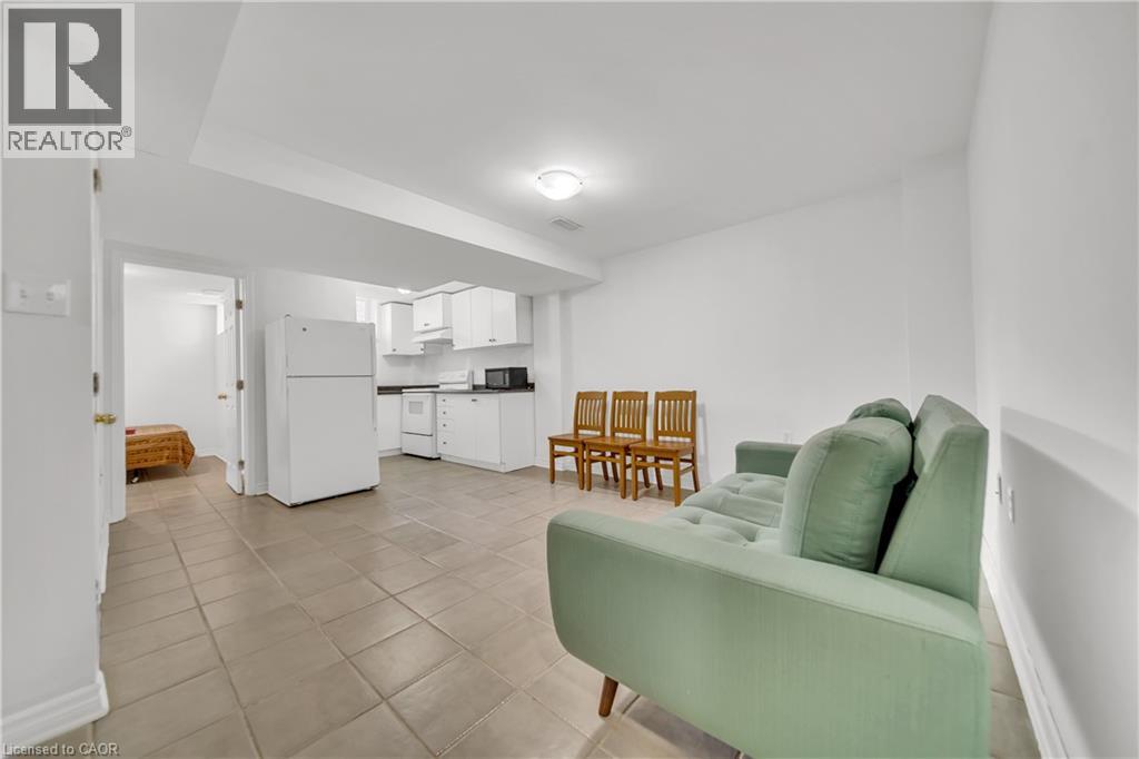 Photo 25 of 562 Orange Walk Crescent, Mississauga ON