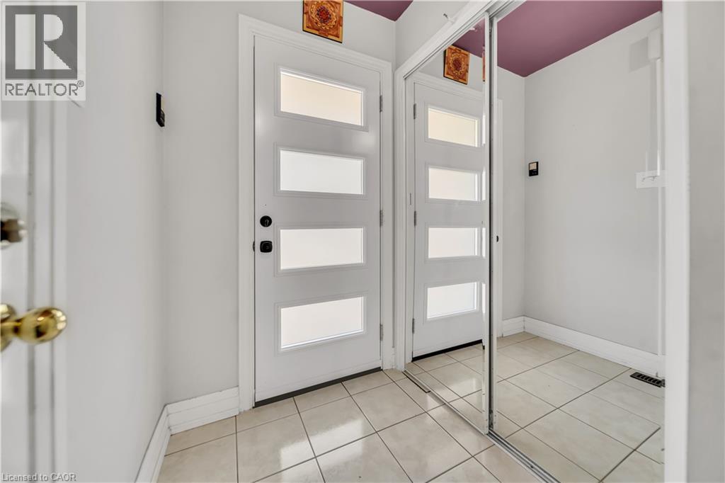 Photo 3 of 562 Orange Walk Crescent, Mississauga ON