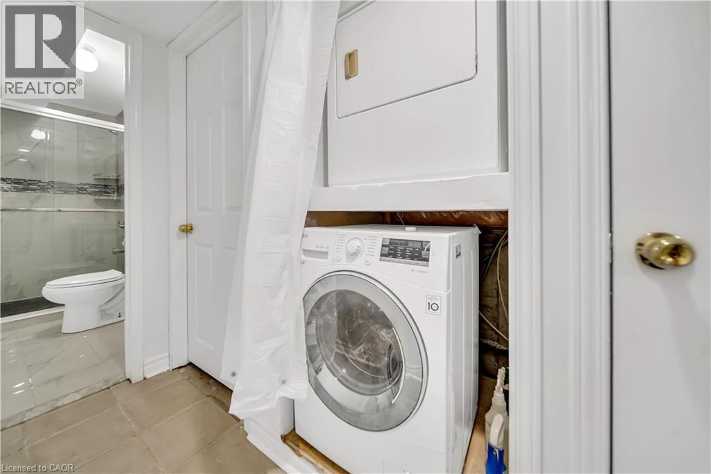 Photo 30 of 562 Orange Walk Crescent, Mississauga ON