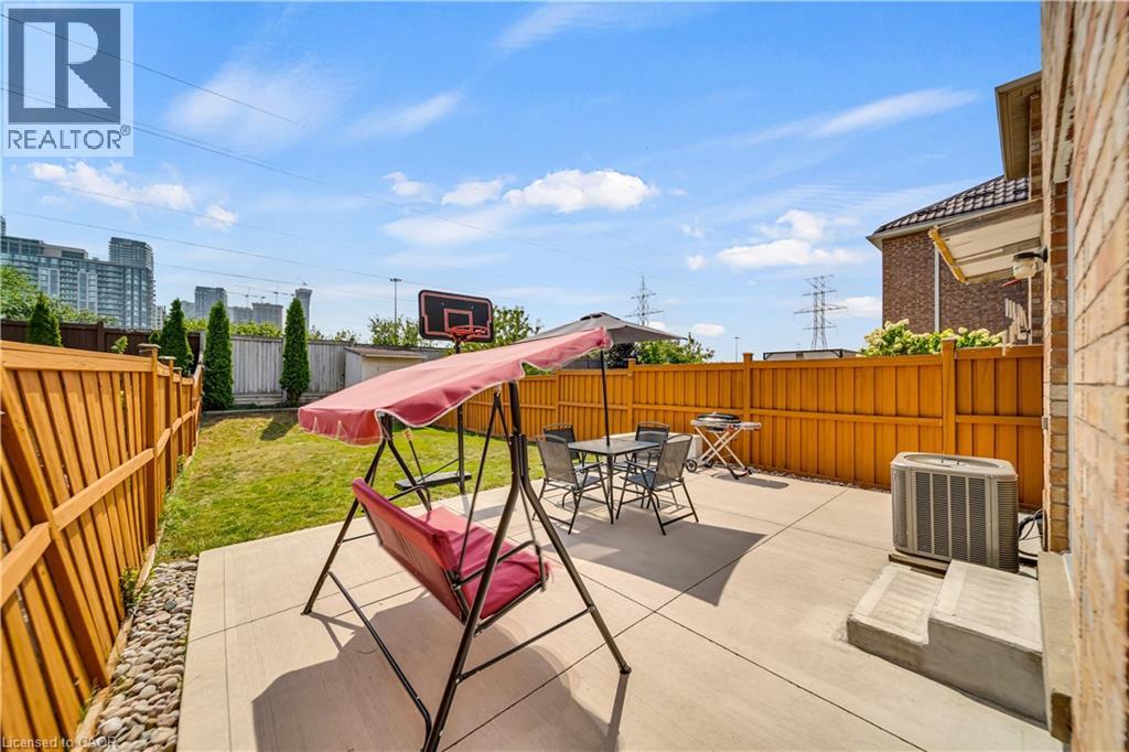 Photo 32 of 562 Orange Walk Crescent, Mississauga ON