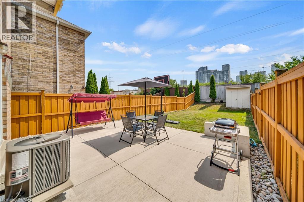 Photo 33 of 562 Orange Walk Crescent, Mississauga ON