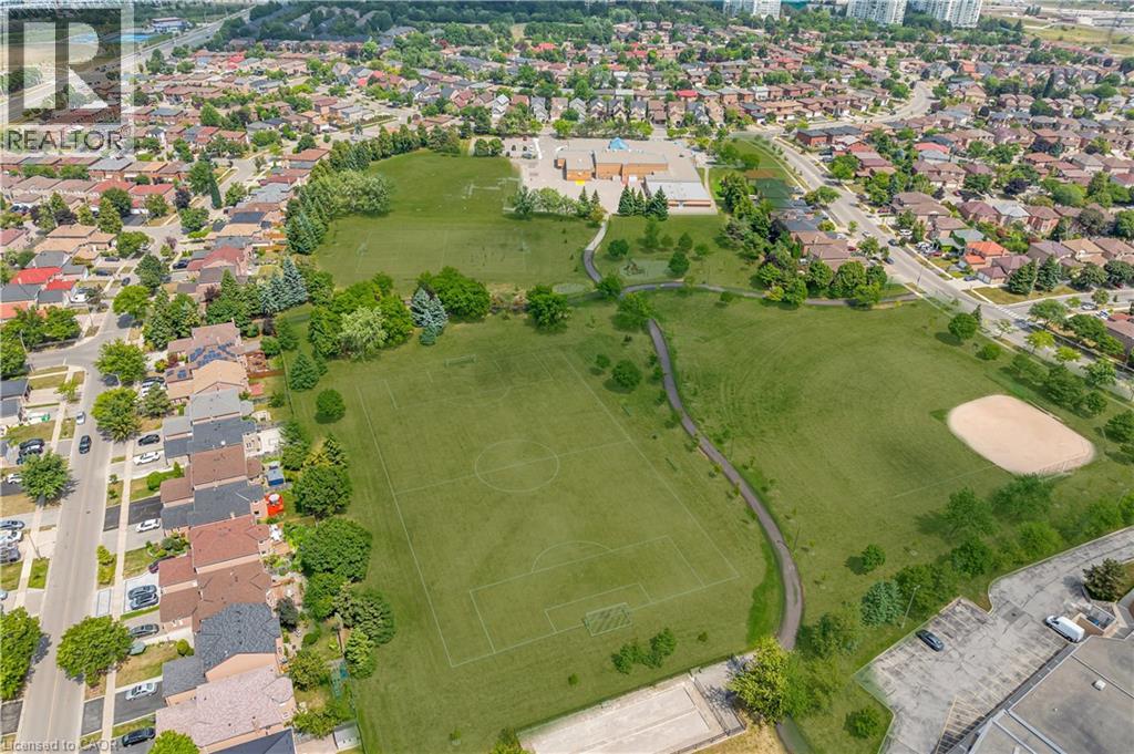 Photo 36 of 562 Orange Walk Crescent, Mississauga ON