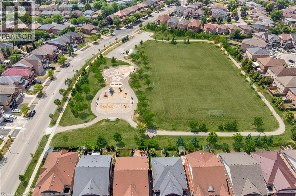 Photo 37 of 562 Orange Walk Crescent, Mississauga ON