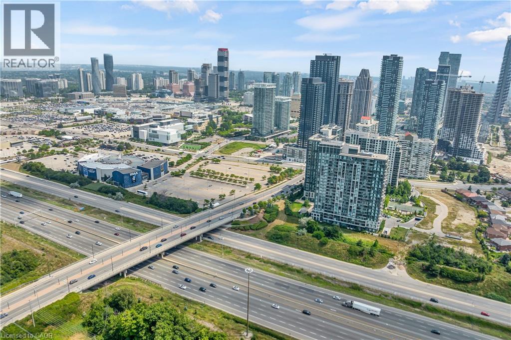 Photo 40 of 562 Orange Walk Crescent, Mississauga ON
