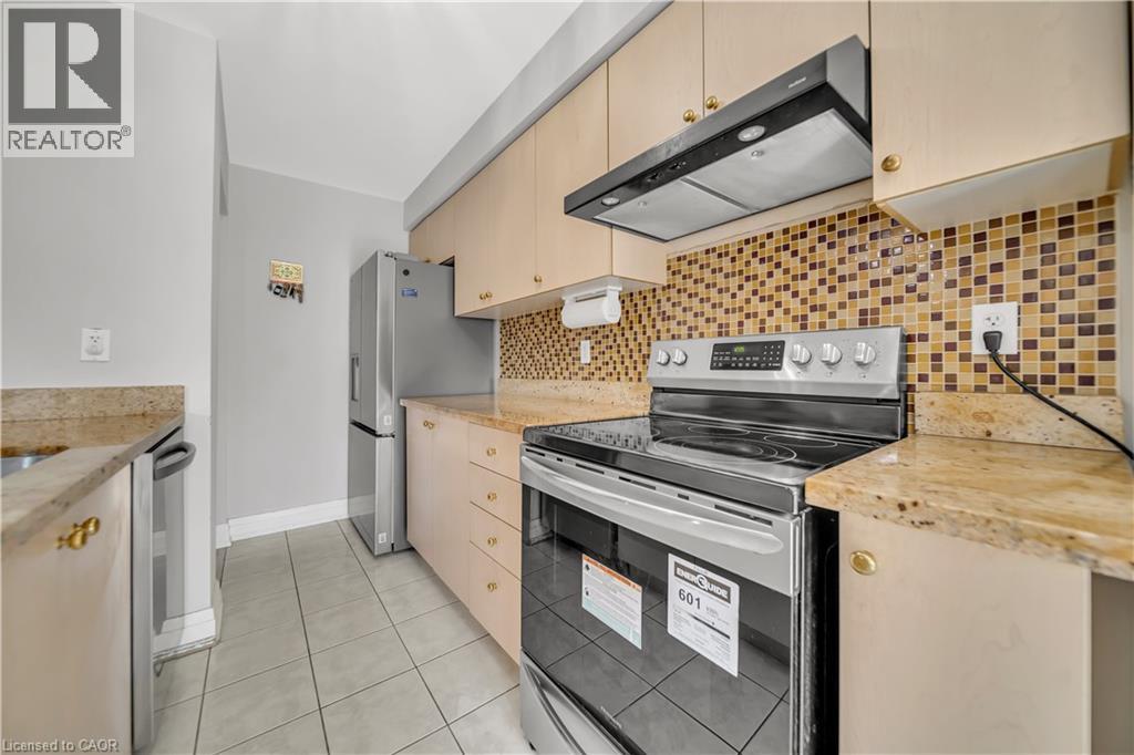 Photo 9 of 562 Orange Walk Crescent, Mississauga ON