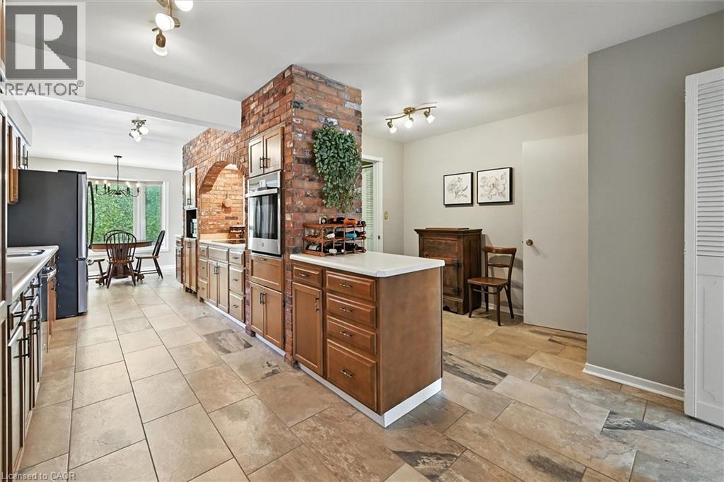 Photo 10 of 2105 Agincourt Crescent, Burlington ON