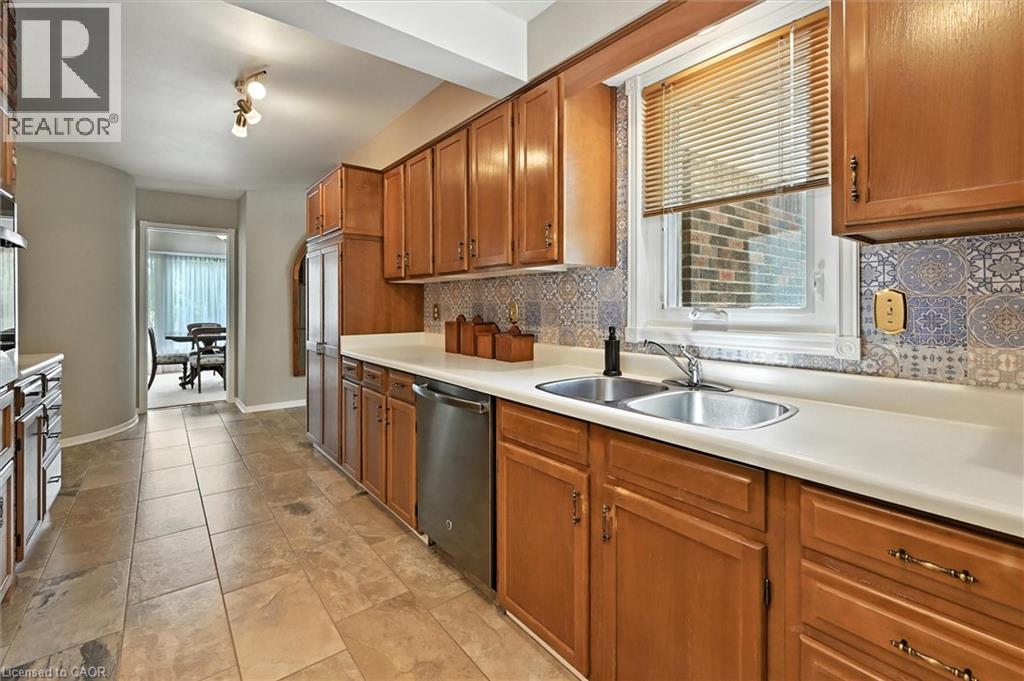 Photo 15 of 2105 Agincourt Crescent, Burlington ON