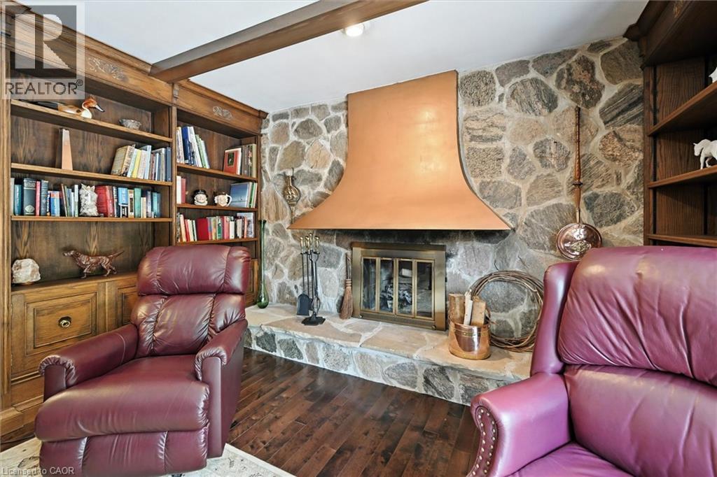 Photo 18 of 2105 Agincourt Crescent, Burlington ON