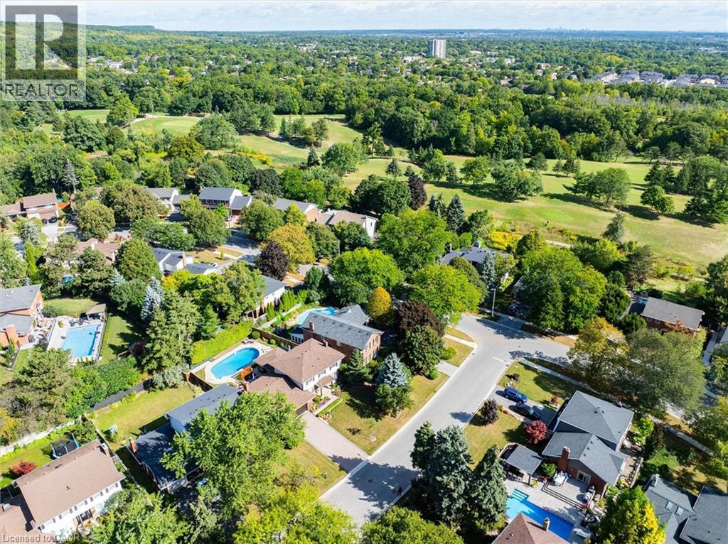 Photo 2 of 2105 Agincourt Crescent, Burlington ON