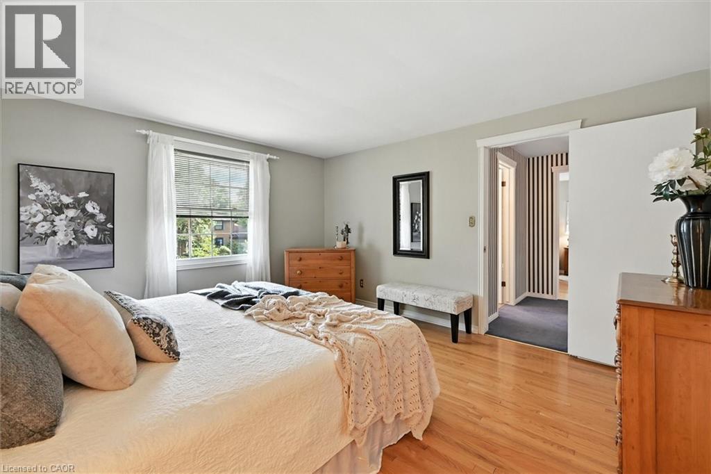 Photo 23 of 2105 Agincourt Crescent, Burlington ON