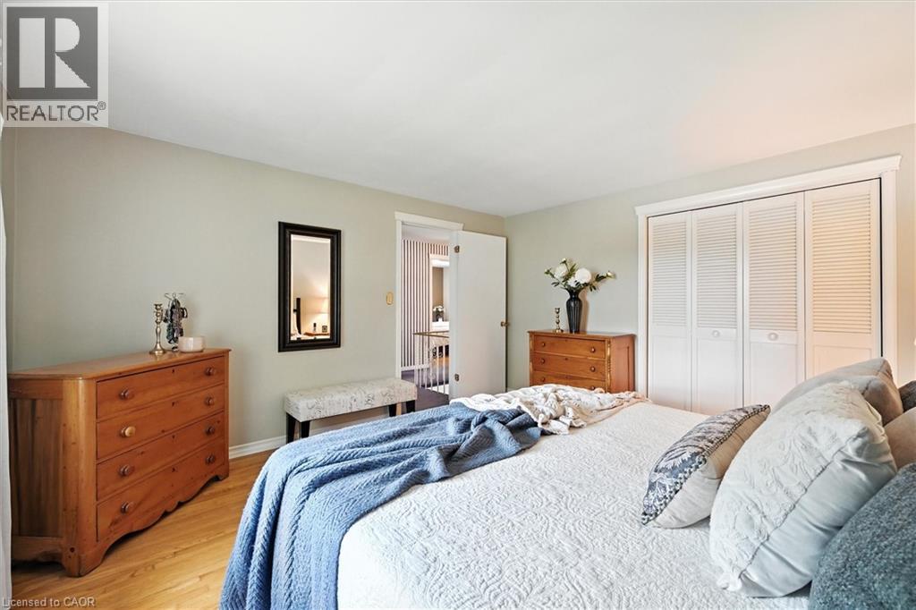 Photo 24 of 2105 Agincourt Crescent, Burlington ON