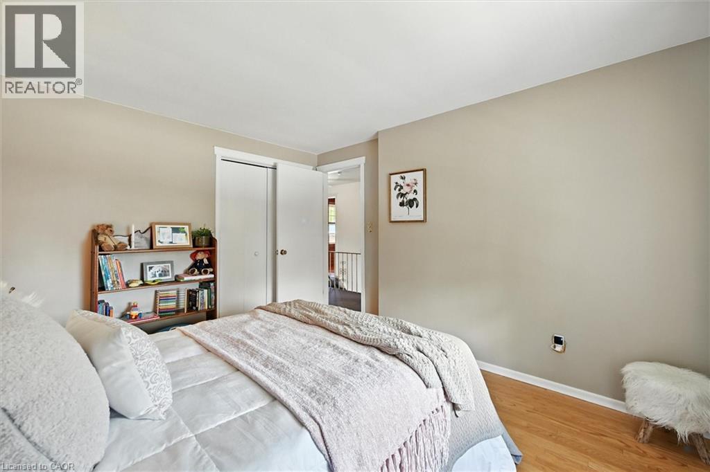 Photo 26 of 2105 Agincourt Crescent, Burlington ON