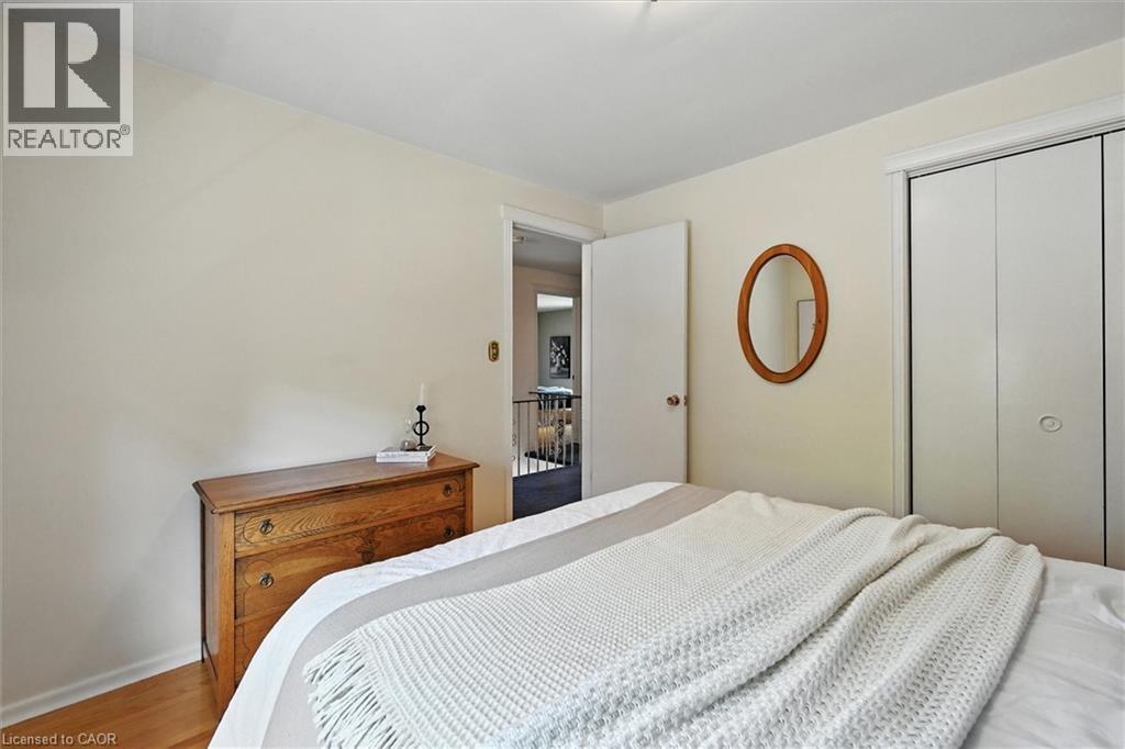 Photo 28 of 2105 Agincourt Crescent, Burlington ON