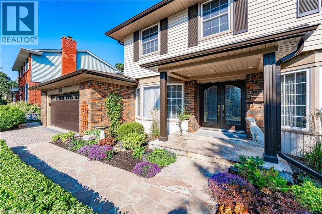 Photo 3 of 2105 Agincourt Crescent, Burlington ON