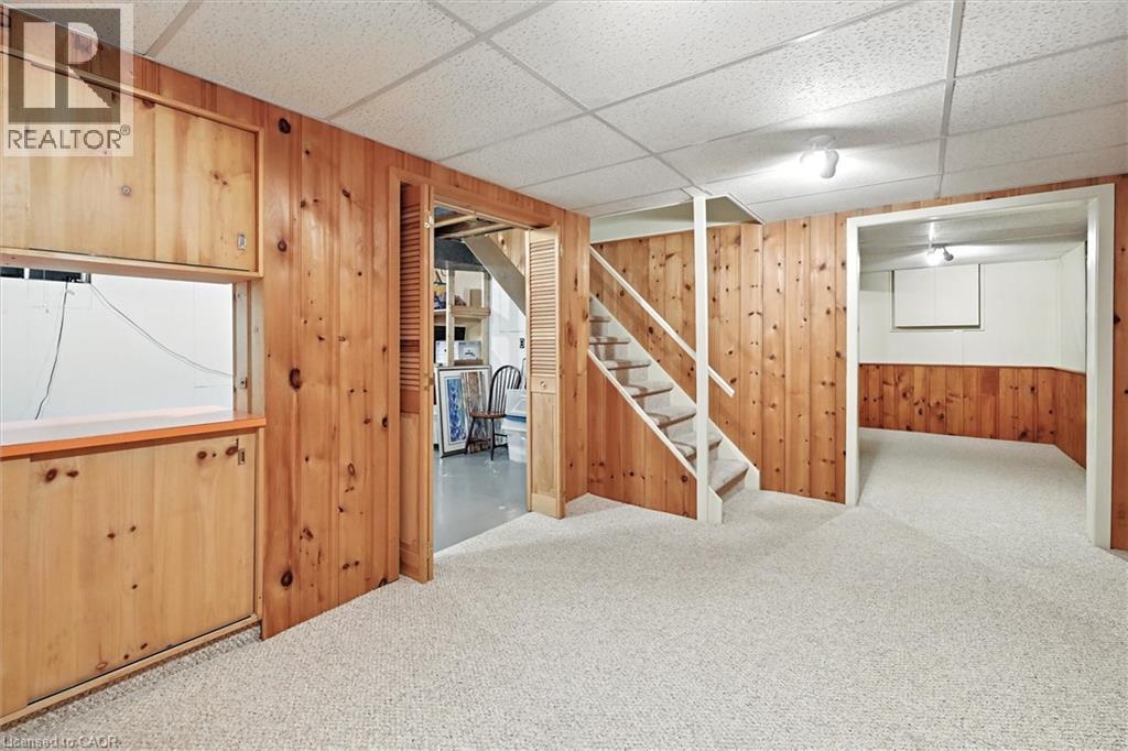 Photo 33 of 2105 Agincourt Crescent, Burlington ON