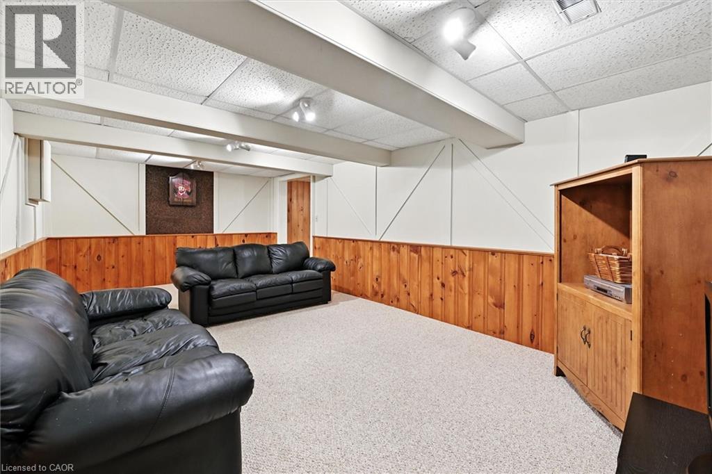 Photo 35 of 2105 Agincourt Crescent, Burlington ON