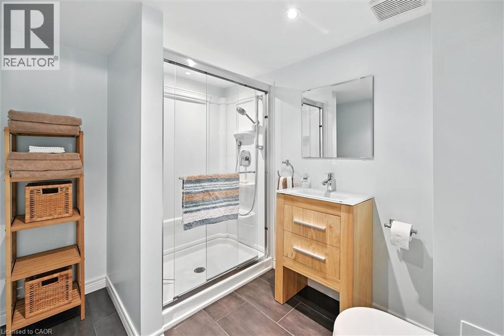 Photo 36 of 2105 Agincourt Crescent, Burlington ON