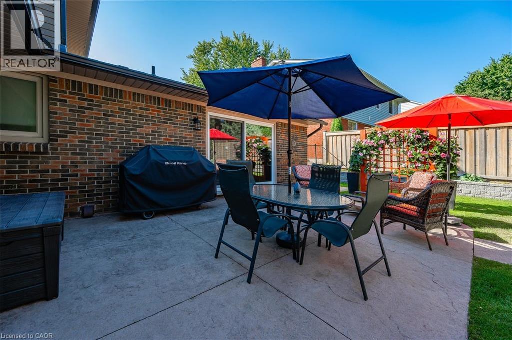 Photo 37 of 2105 Agincourt Crescent, Burlington ON