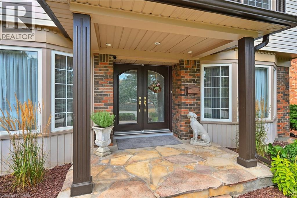 Photo 4 of 2105 Agincourt Crescent, Burlington ON