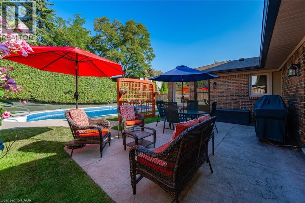 Photo 40 of 2105 Agincourt Crescent, Burlington ON