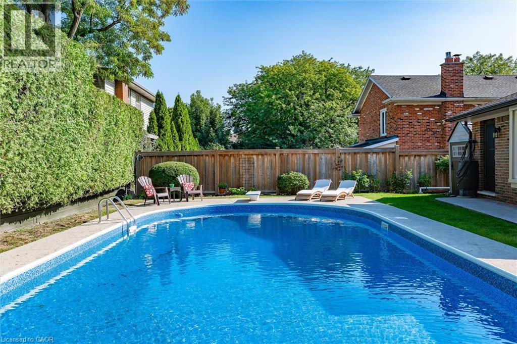 Photo 43 of 2105 Agincourt Crescent, Burlington ON