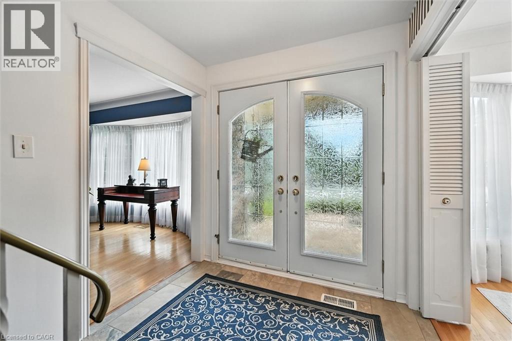 Photo 5 of 2105 Agincourt Crescent, Burlington ON